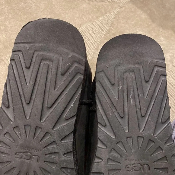 Ugg Classic Mini Deco Boot leather sz 11, EU 44.5  shearling great pre owned - Picture 9 of 9